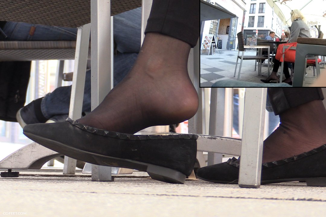 Dangling shoeplay black nylon feet